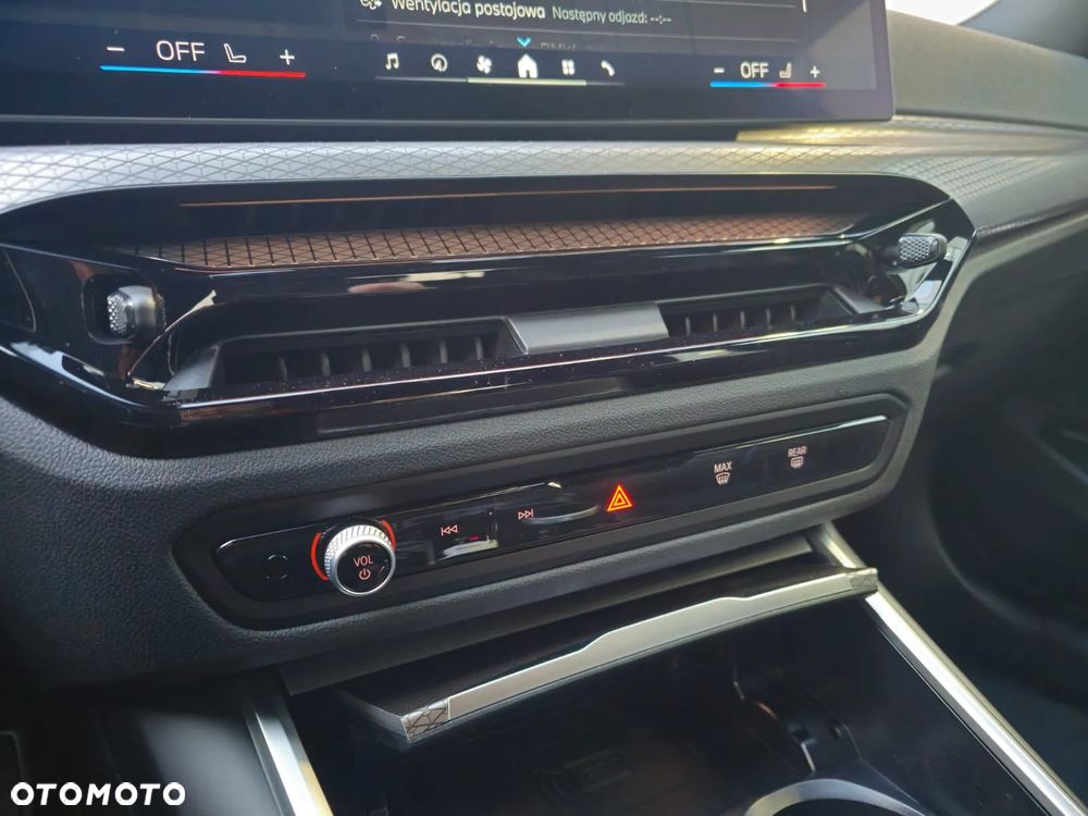 BMW Seria 3 318i - 23