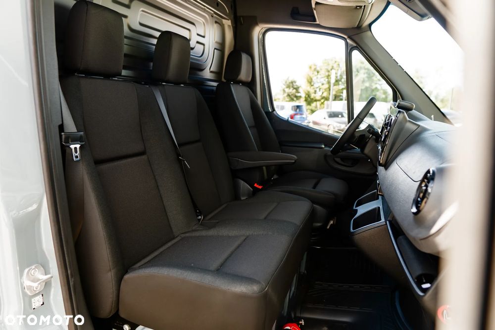 Mercedes-Benz Sprinter - 14