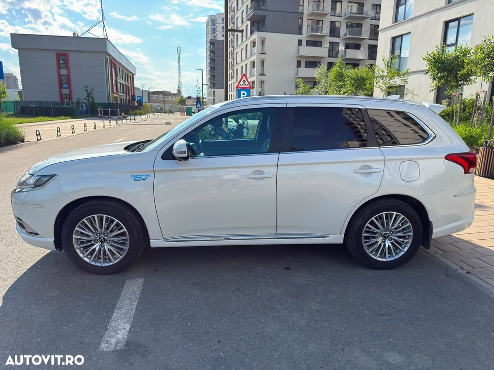 Mitsubishi Outlander PHEV 2.4 L 4X4 Instyle+ - 3