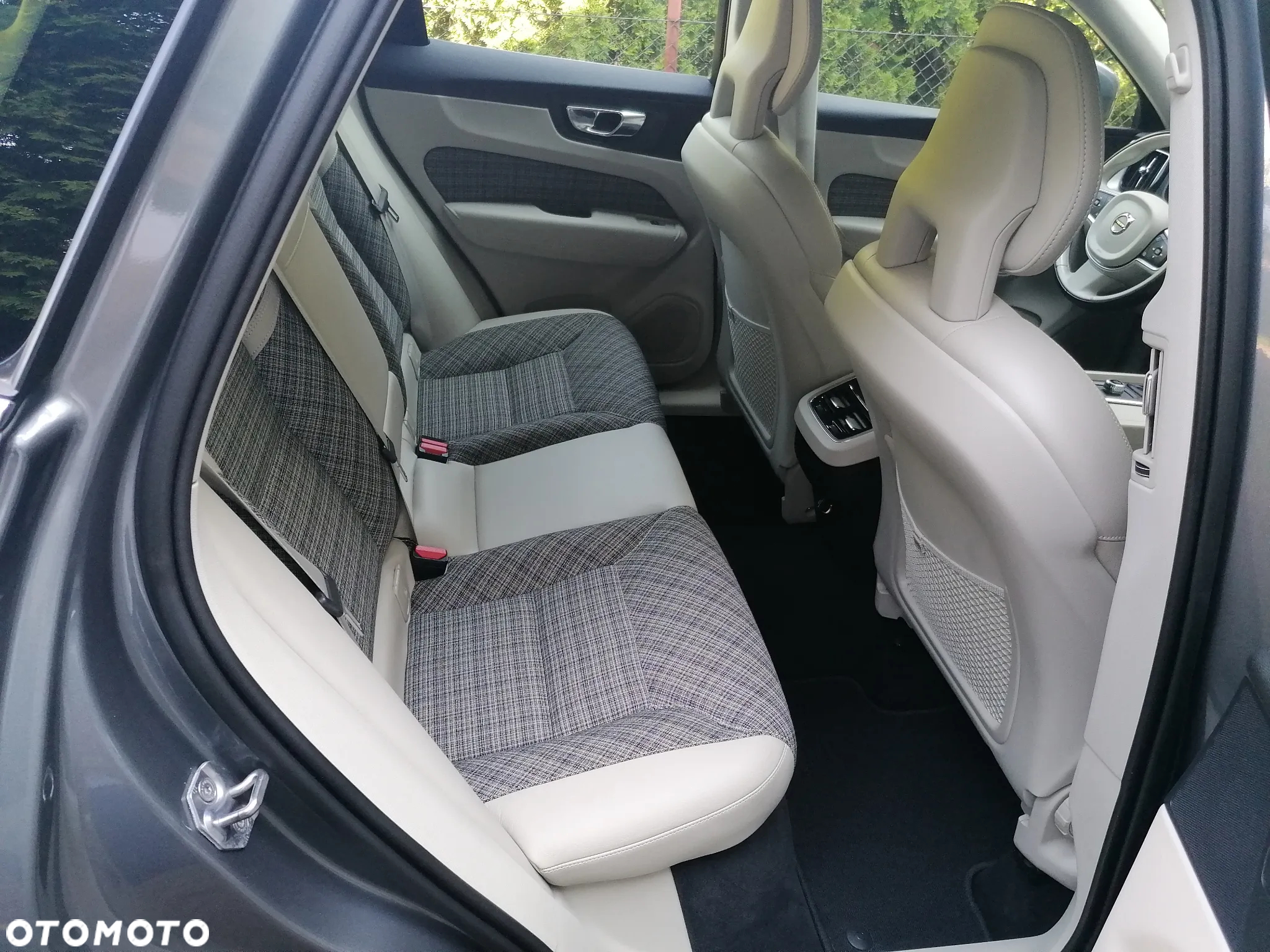 Volvo XC 60 D4 AWD Momentum - 13