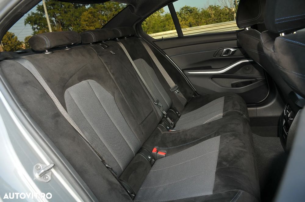 BMW Seria 3 320i AT - 14