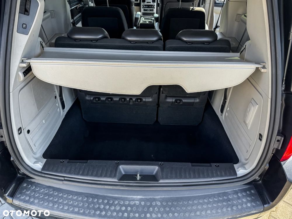 Chrysler Grand Voyager - 32