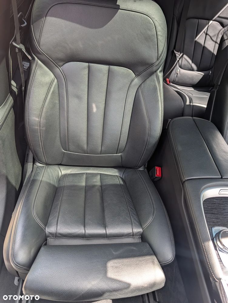 BMW Seria 7 740i - 24