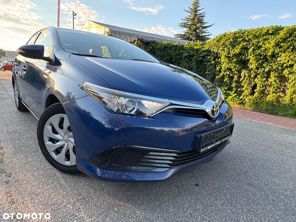 Toyota Auris 1.33 Dual-VVT-i Design Edition - 2