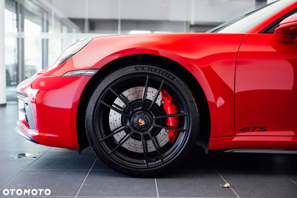 Porsche 911 Carrera 4 GTS - 25