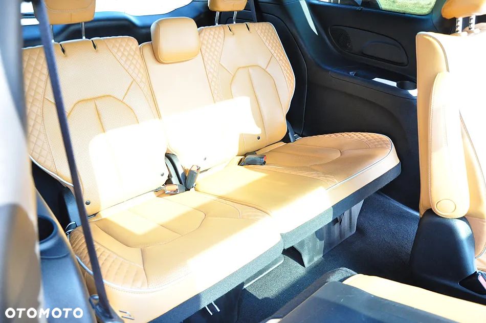 Chrysler Pacifica - 22