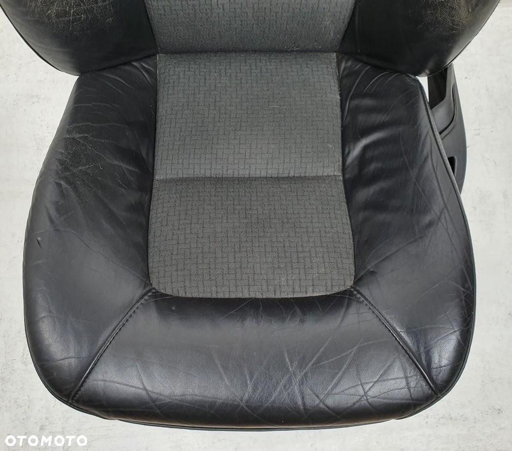 FOTEL LEWY PRZEDNI PRZÓD KIEROWCY SKÓRA GRZANY VOLVO V70 III EUROPA - 2