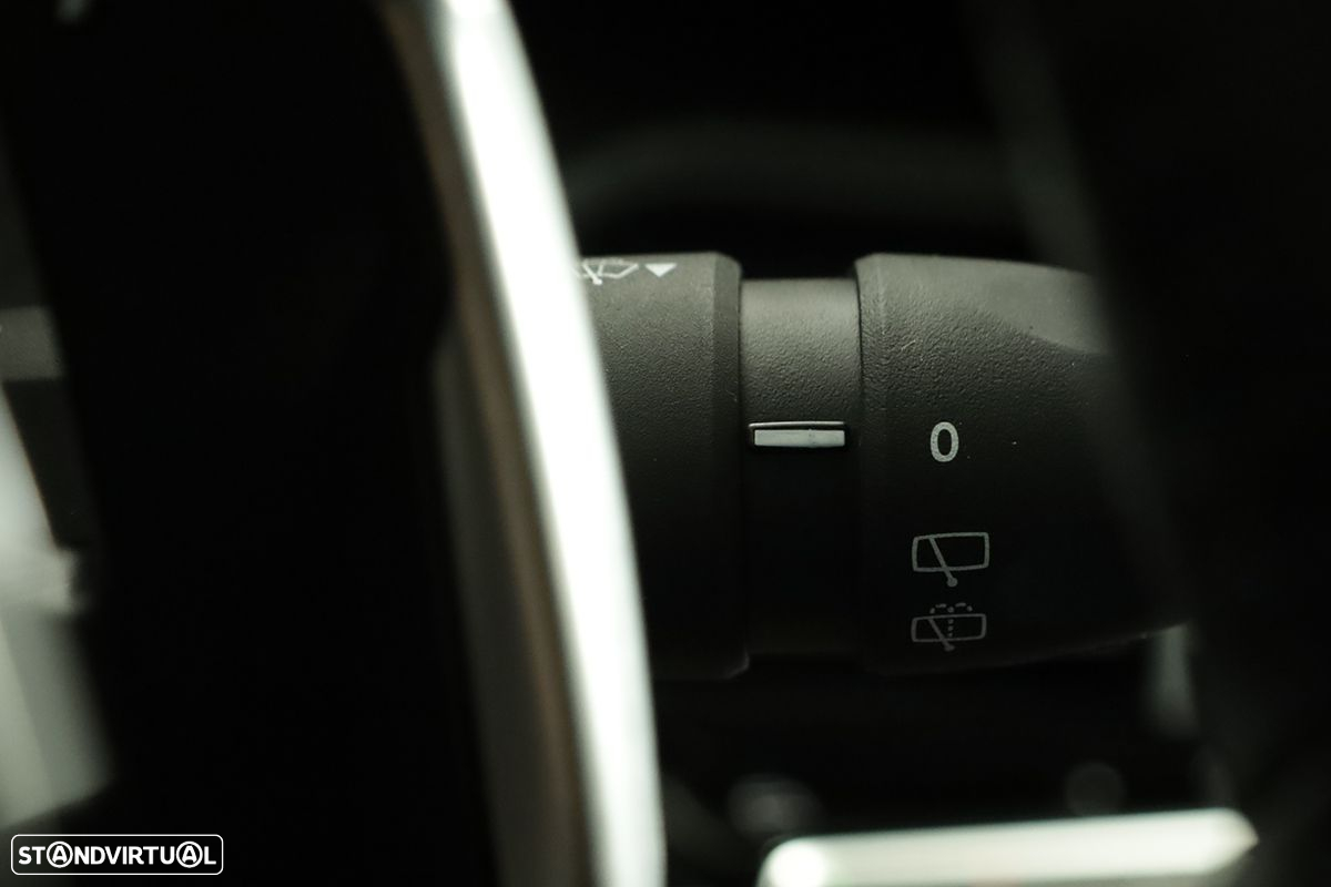 Peugeot 2008 1.2 PureTech Allure EAT8 - 19
