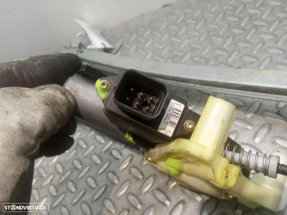 ELEVADOR DE VIDRO FRONTAL DIREITO MITSUBISHI SPACE STAR LIMUSINA 1999 - 2