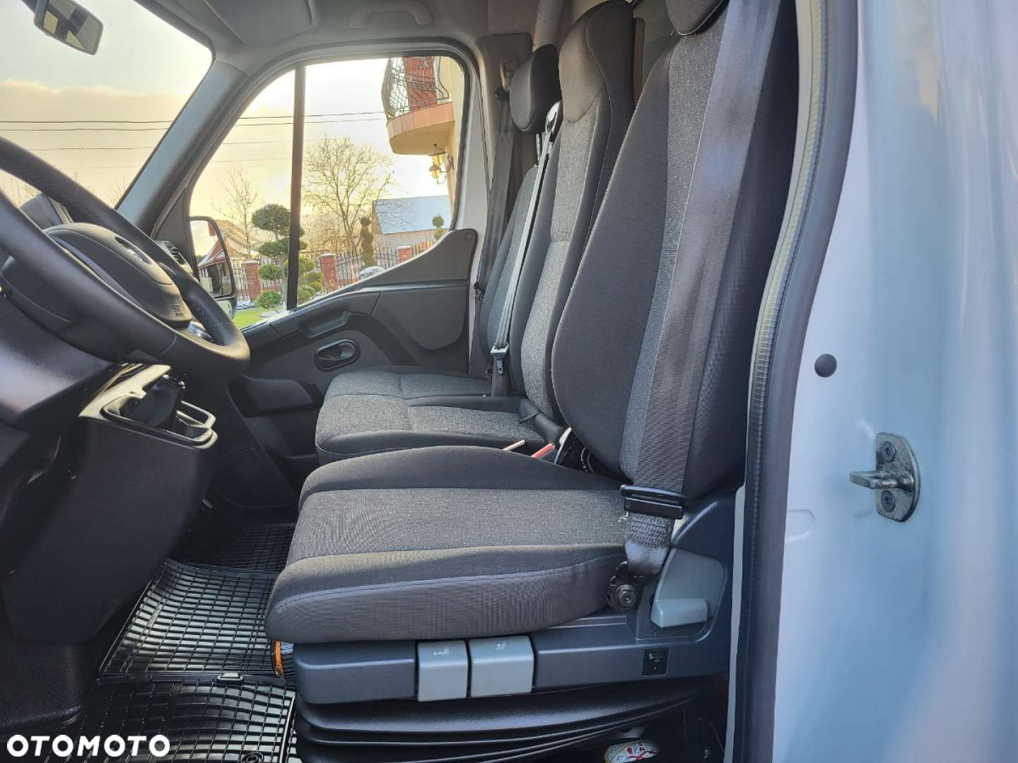 Opel Movano z windą salon Polska - 34