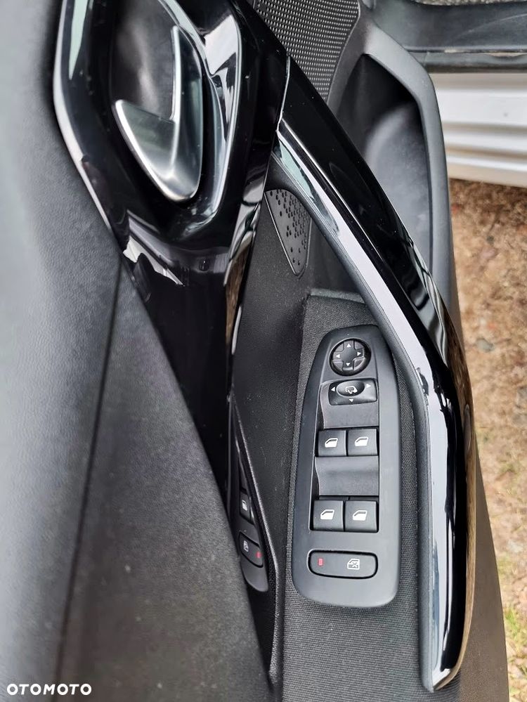 Peugeot 208 120 VTI Allure - 23