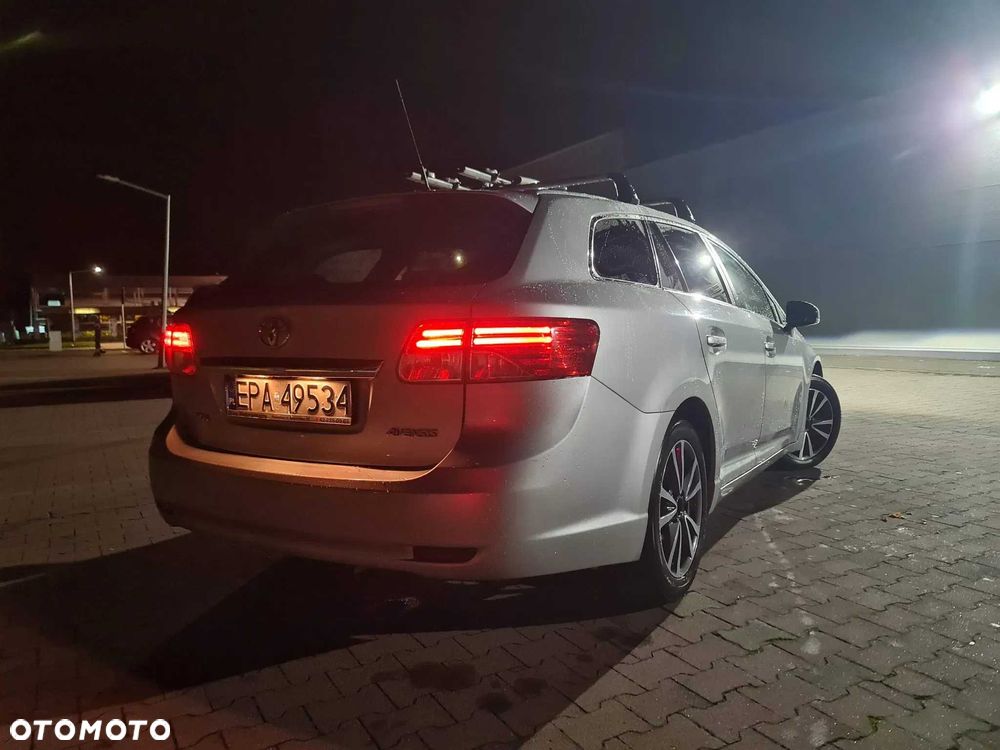 Toyota Avensis - 2