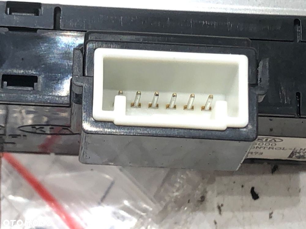 PRZEŁĄCZNIK PAMIĘCI FOTELA  KIA STINGER (CK) 2017 - 2022 3.3 T-GDi 4WD 272 kW [370 KM] benzyna - 3