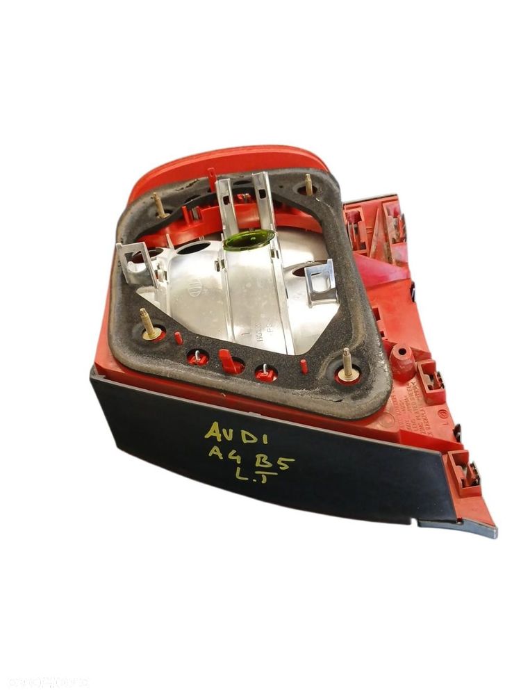LAMPA LEWA TYLNA AUDI A4 B5 FL SEDAN - 2
