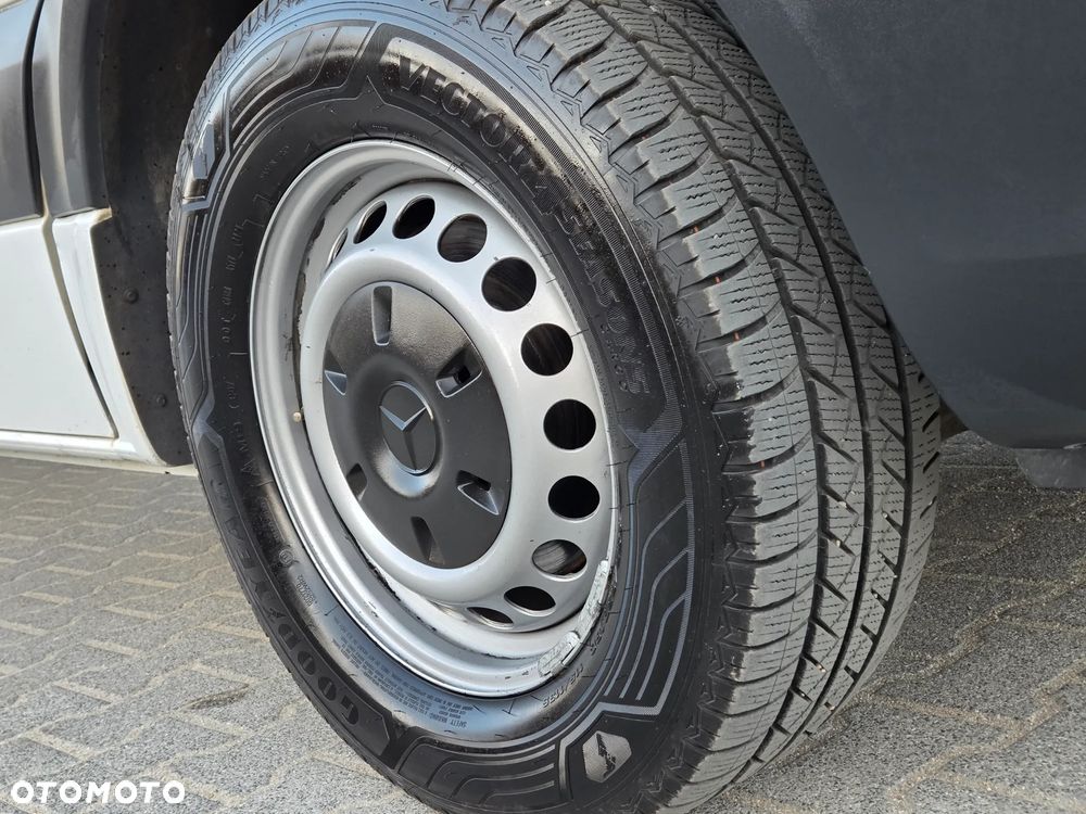 Mercedes-Benz Sprinter - 32