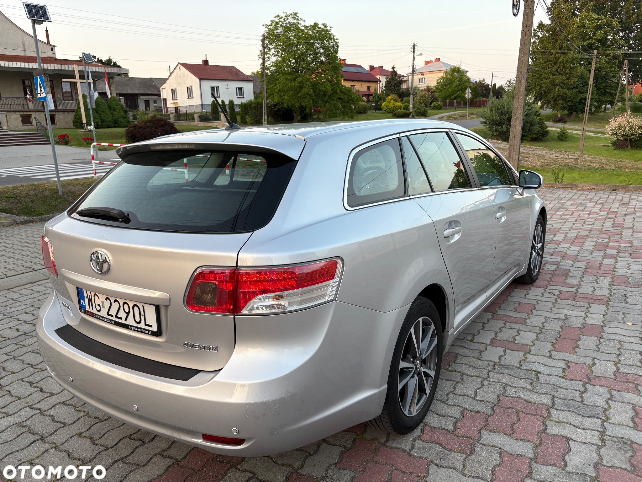 Toyota Avensis 2.0 D-4D Premium - 22