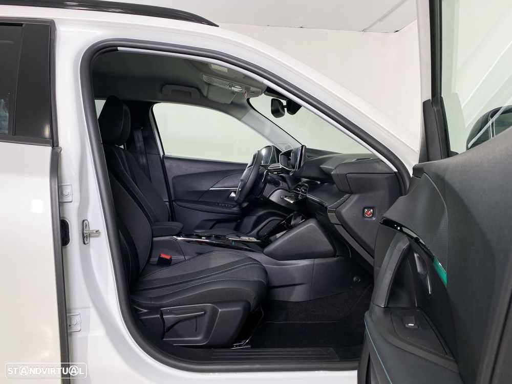 Peugeot 2008 1.2 PureTech Allure Pack EAT8 - 17