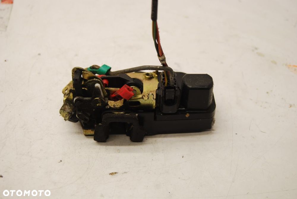 ZAMEK DRZWI PRAWY TYŁ JEEP CHEROKEE LIBERTY KJ - 3