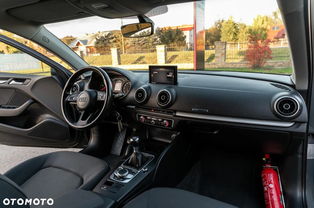 Audi A3 Sportback 1.6 TDI design - 29