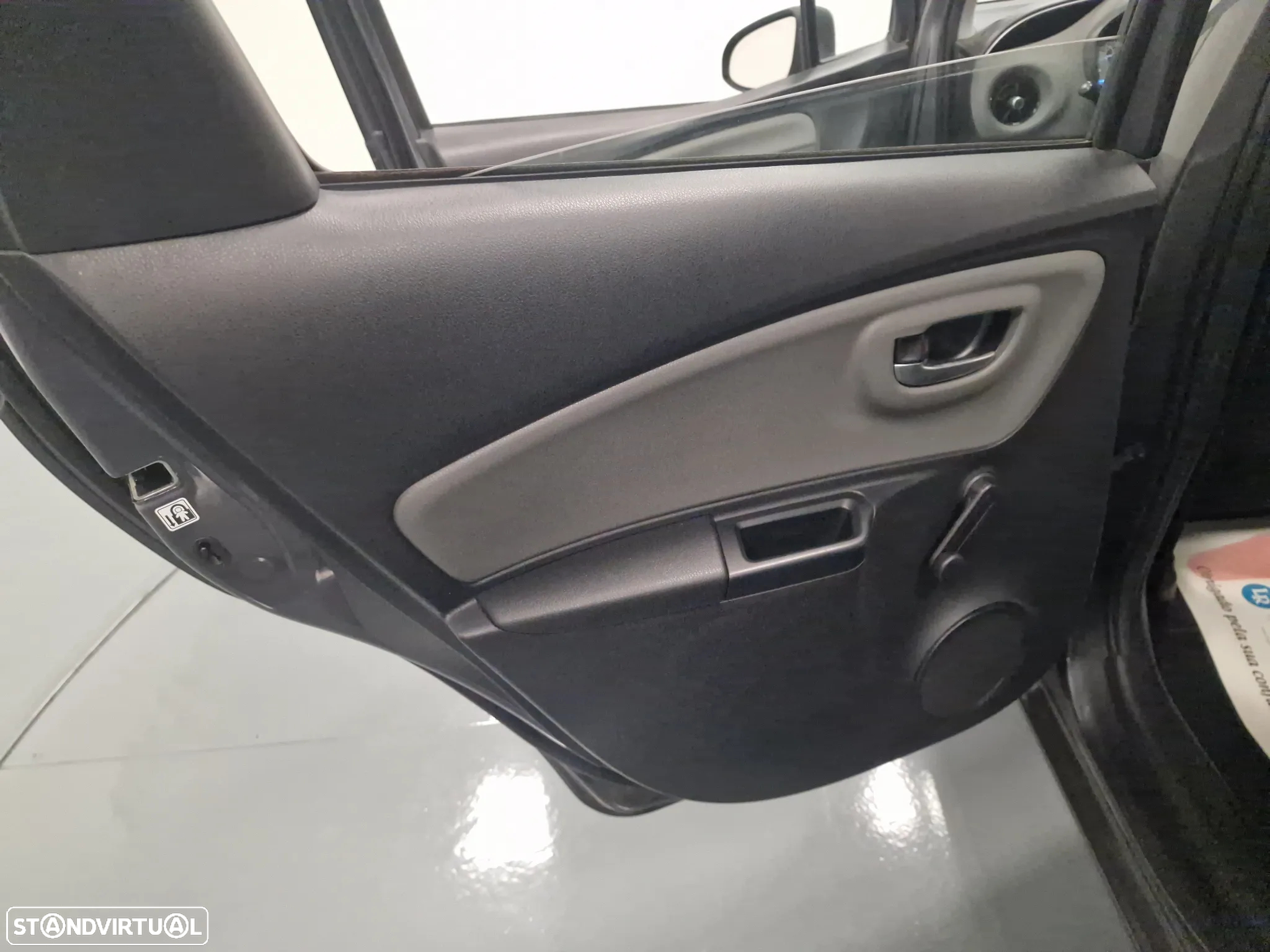 Toyota Yaris 1.5 HSD Comfort - 19