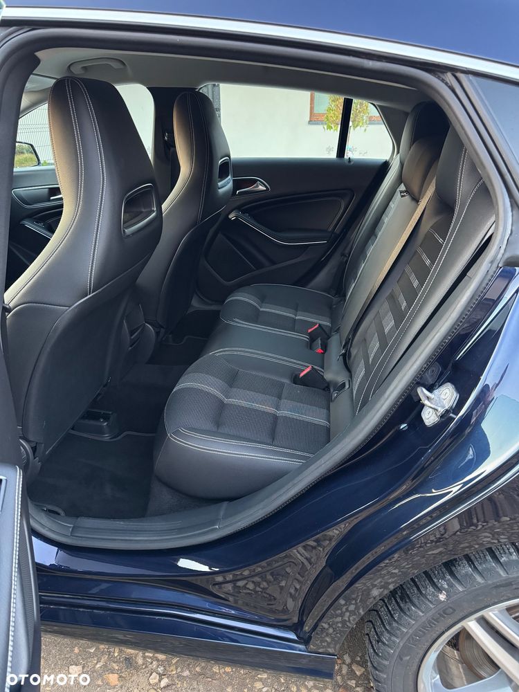 Mercedes-Benz CLA 200 AMG Line - 30