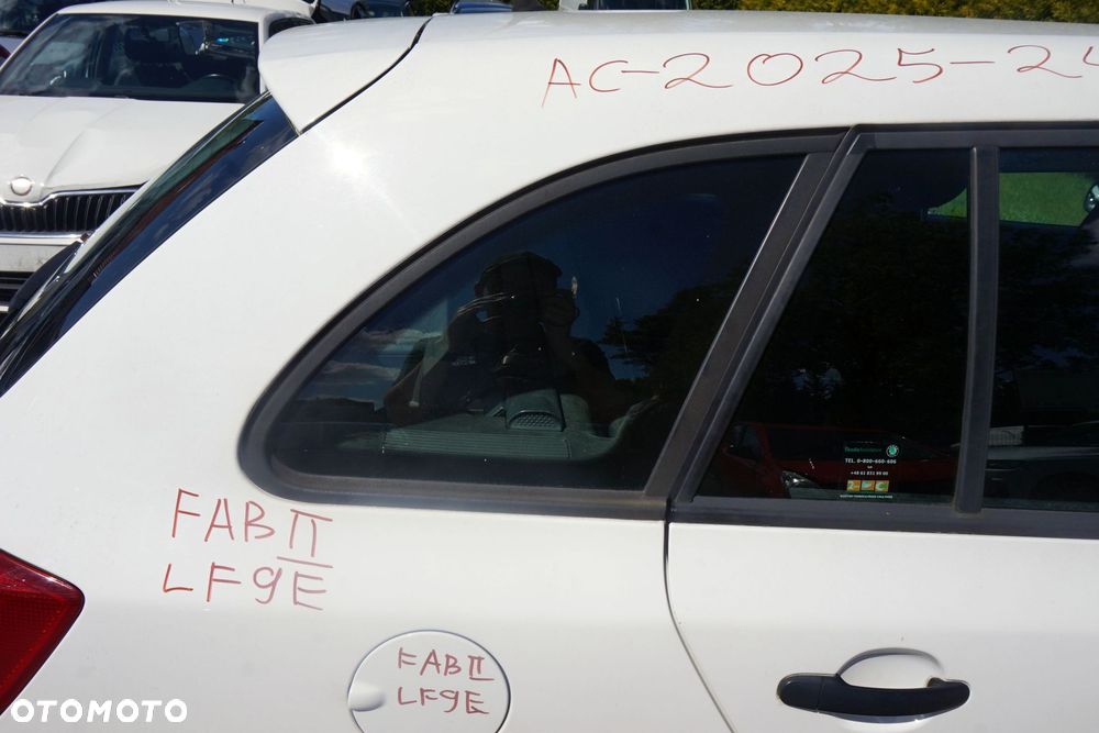 SZYBA KAROSERYJNA TYLNA PRAWA BOCZNA FABIA II 545 LIFT KOMBI 5J9845298K SKODA 2010-2014 - 2