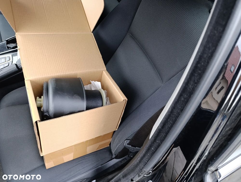 BMW Seria 5 528i xDrive - 12