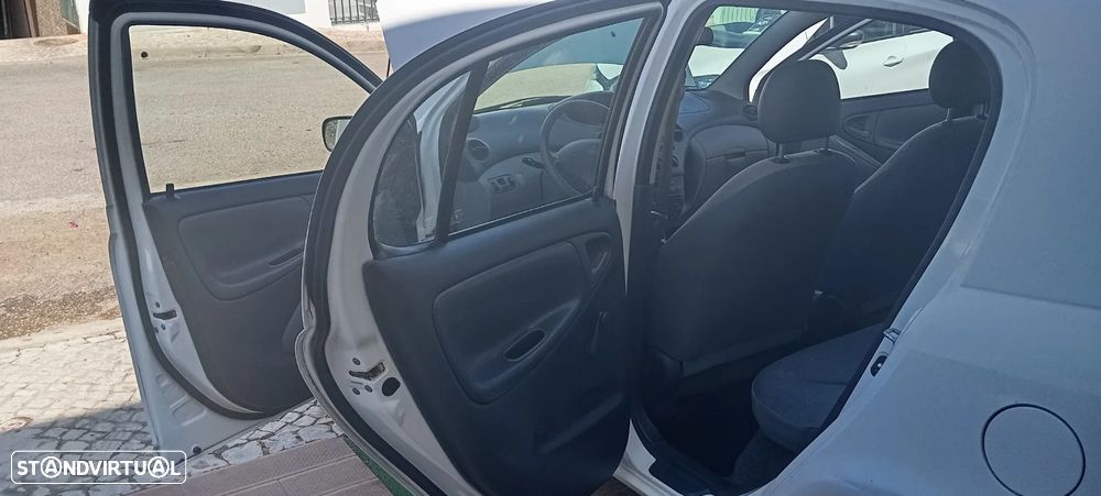 Toyota Yaris 1.0 Terra - 12