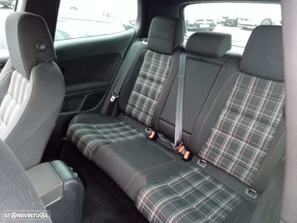 VW Golf 2.0 GTI - 31