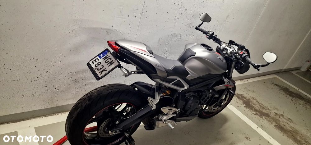 Triumph Street Triple - 10