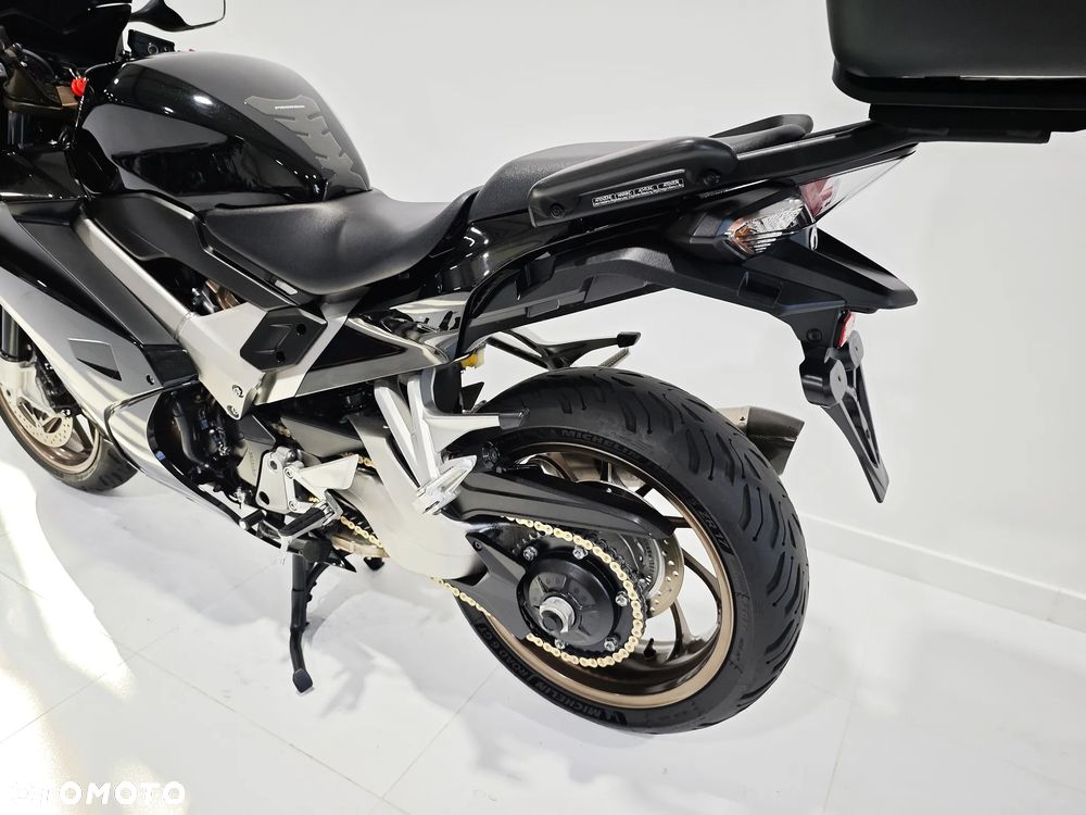 Honda VFR - 18