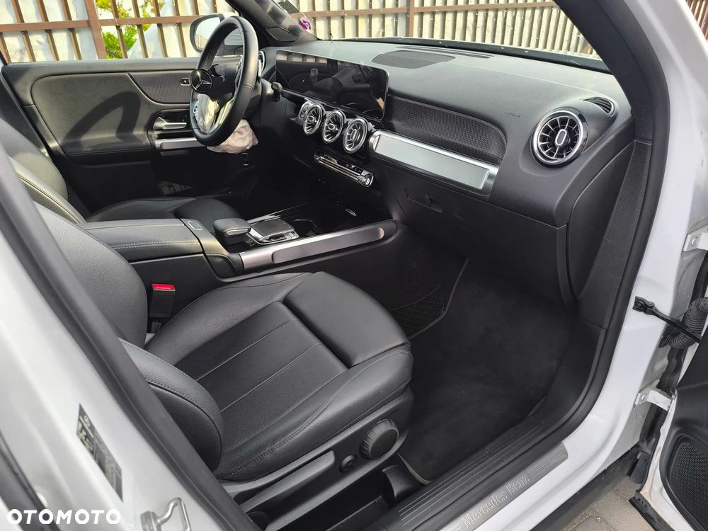 Mercedes-Benz GLB - 9