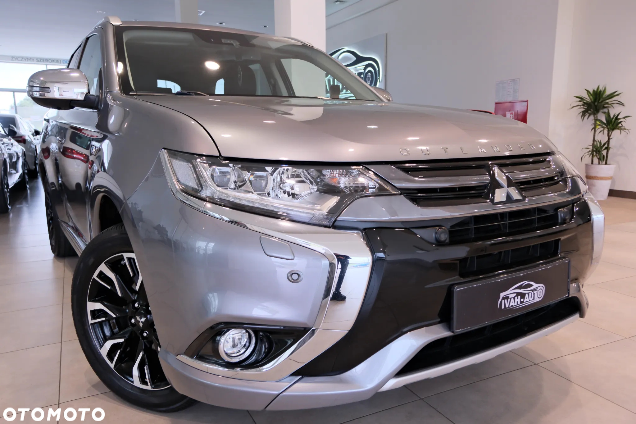 Mitsubishi Outlander 2.0 4WD Plug-In Hybrid - 5
