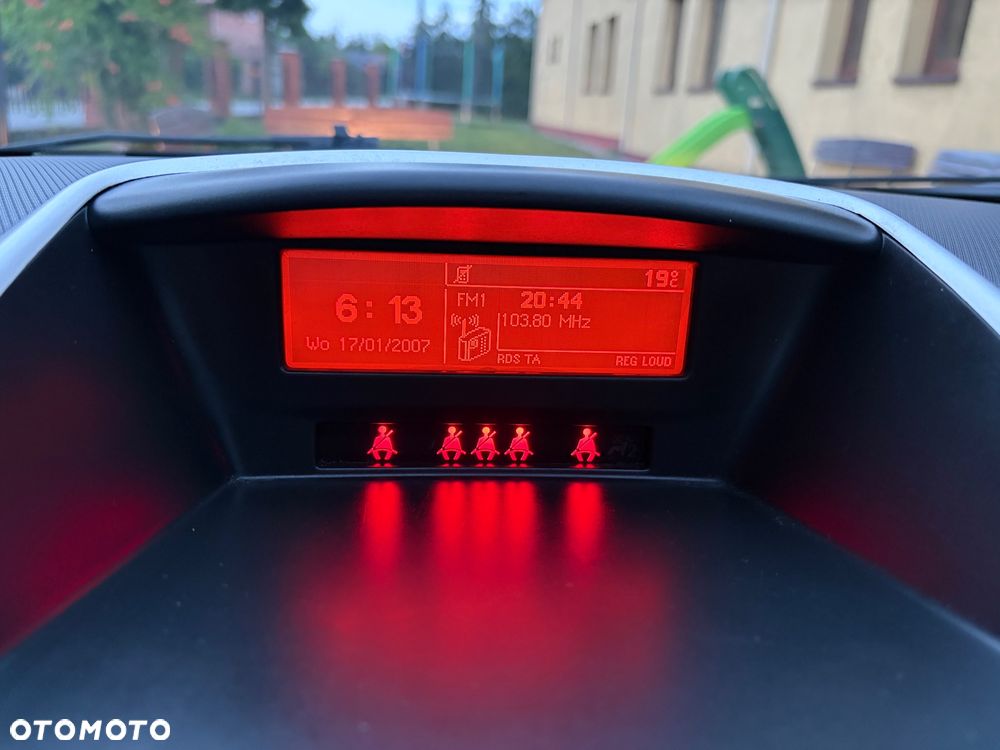 Peugeot 207 75 Millesim 200 - 32