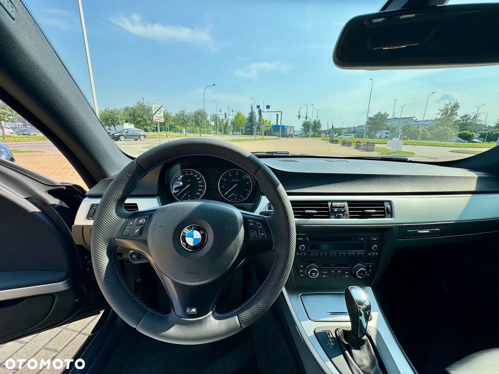 BMW Seria 3 320i - 24