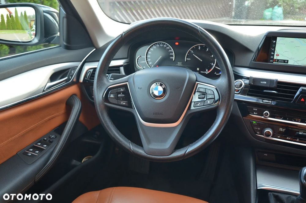 BMW Seria 5 520d M Sport - 27
