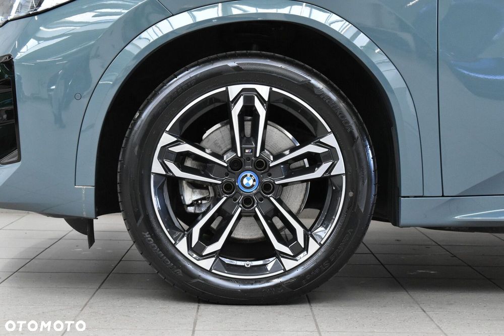 BMW iX2 xDrive30 66.5kWh M Sport - 8