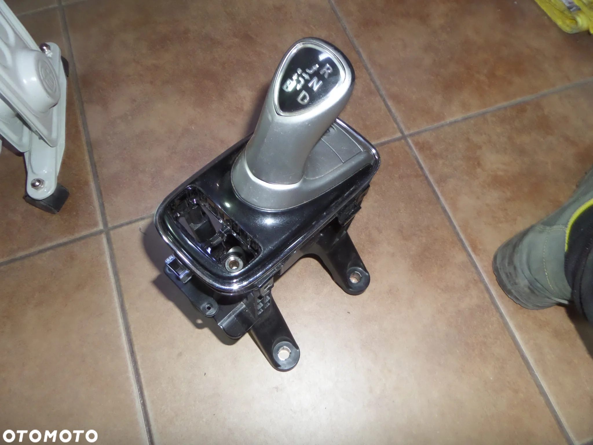 11755 Wybierak lewarek biegów Outlander III 12- phev automat - 2
