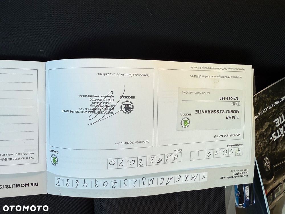 Skoda Fabia 1.0 MPI Cool Edition Red & Grey - 8