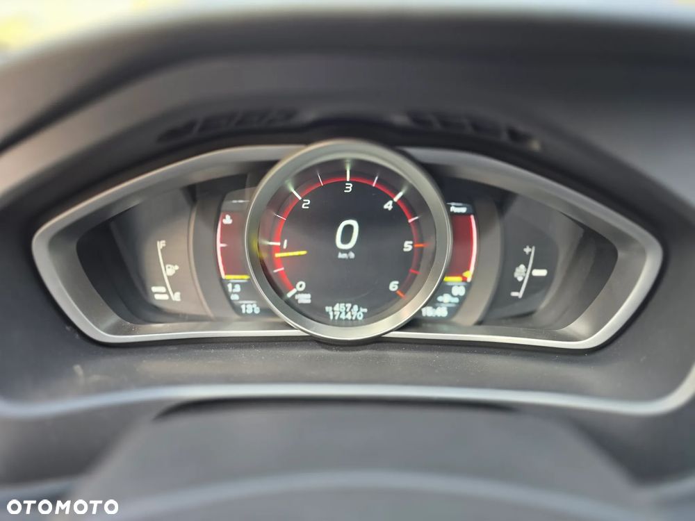 Volvo V40 D3 Momentum - 9