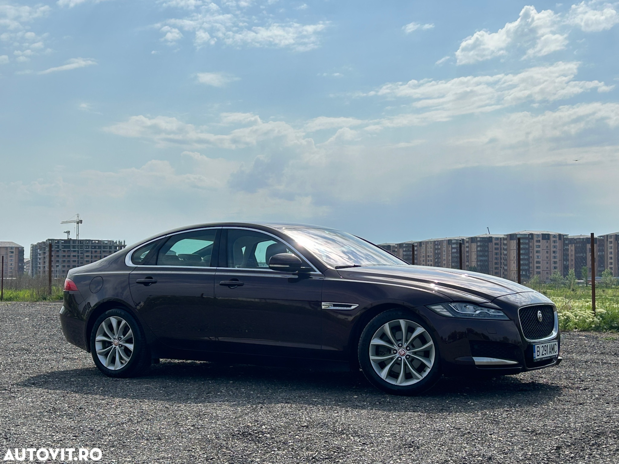 Jaguar XF 20d RWD Portfolio - 3