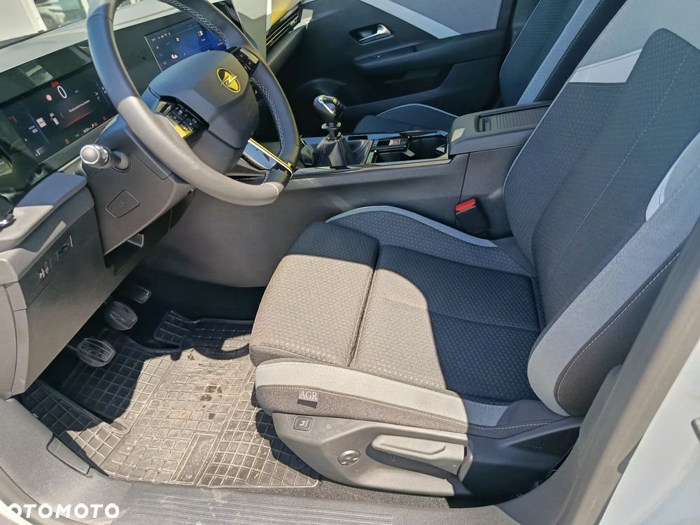 Opel Astra 1.2 T Business Edition S&S - 11