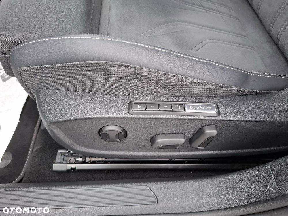 Volkswagen Golf - 11