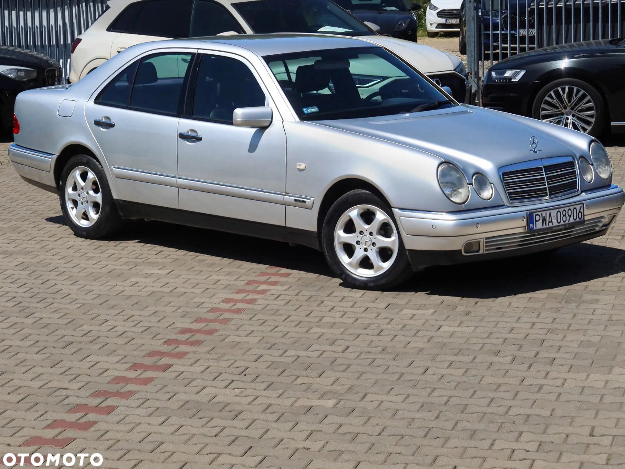 Mercedes-Benz Klasa E 240 Elegance - 39
