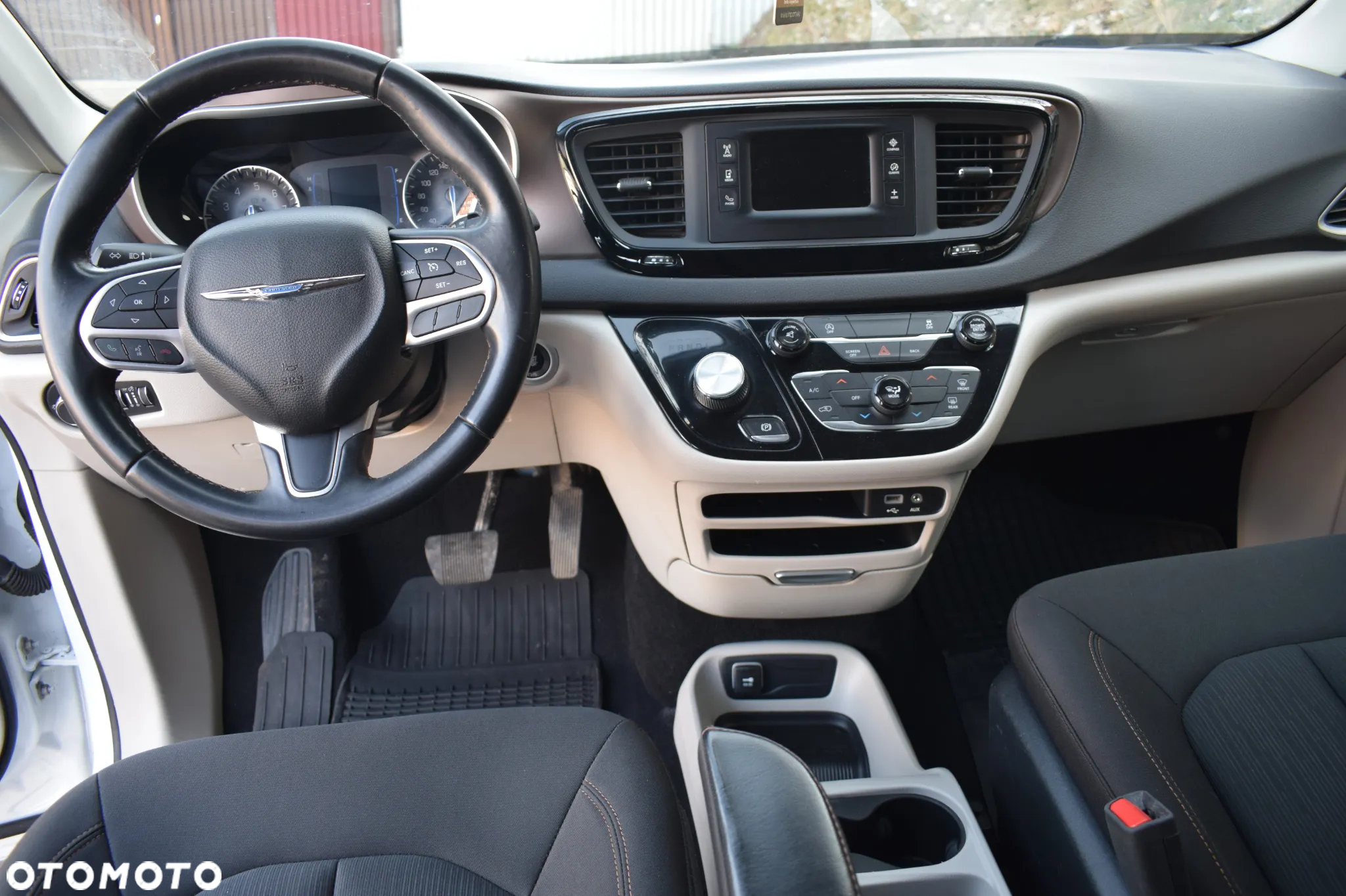 Chrysler Pacifica - 9