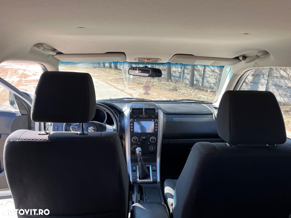 Suzuki Grand Vitara 2.4 Club - 14