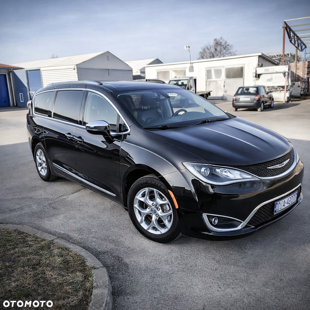 Chrysler Pacifica - 2