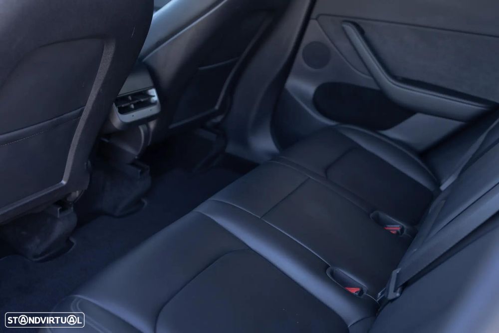 Tesla Model Y Long Range Dual Motor AWD - 14