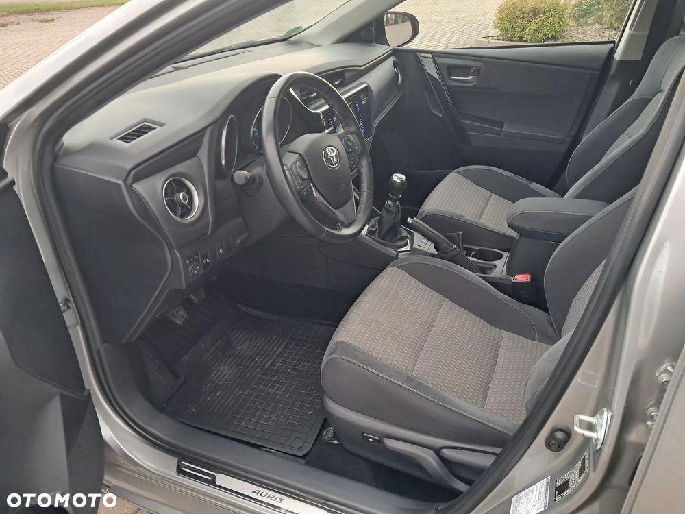 Toyota Auris 1.2 Turbo Team Deutschland - 16