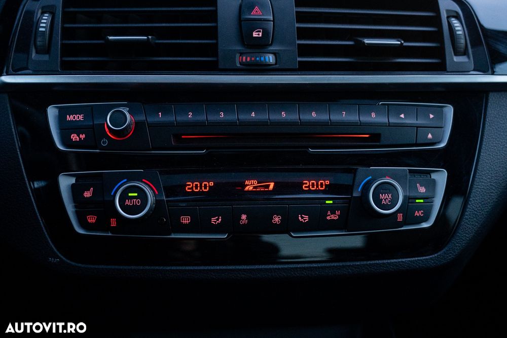 BMW M2 M240i xDrive AT - 12